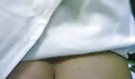 شخص ترک یک مرغ شلوغ در ماندا را ترک می کند و نقطه او را با یک dildo فیلم مستقیم سکسی انگشت می زند