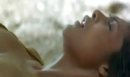 MILF متاهل شورت خود را در یک ماشین جدا می کند و دانلود مستقیم فیلم پورن در هتل در هتل به معشوق داده می شود