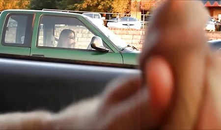 سبزه و مو بور ضخیم دانلود فیلم سکسی داستانی با لینک مستقیم می خورد و با دوستداران در اتاق نشیمن خیره می شود