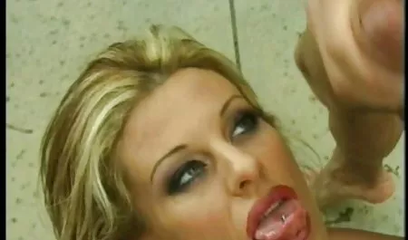 دختر جذاب اغوا دانلود فیلم و کلیپ سکسی با لینک مستقیم کننده در جوراب ساق بلند