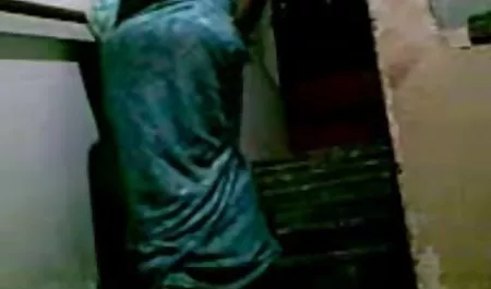 زن با دانلود فیلم سینمایی سکسی لینک مستقیم مانیکور جلوی دوربین انگشت یک دوست بزرگ خروس را می زد