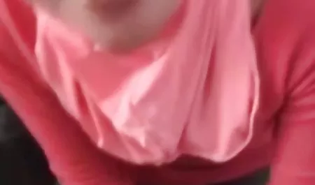 یک دانش آموز شکاف و مقعد خود را با مضارب کوچک در تختخواب با زبان خود دانلود فیلم های برازرس با لینک مستقیم صیقل می دهد