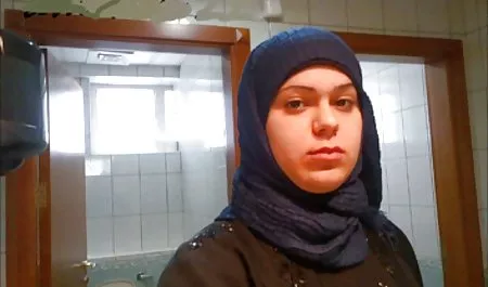 شخص روسی از مادر دعوت می کند تا ویزیت کند و فیلم سکسی دانلود مستقیم او را در محل کار بر روی زمینه فرش مالش دهد
