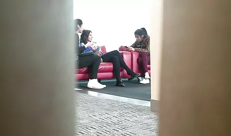 مادر دانلود فیلم سکسی لینک مستقیم ژاپنی با موهای بلند پس از ماساژ روی صندلی آمریکایی می نشیند