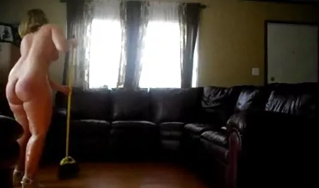 نازک بارتین خال کوبی شده را به اتاق دعوت می کند و سوراخ پشت را کلیپ سکسی با لینک مستقیم به او می دهد