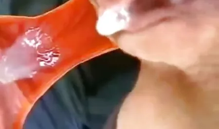 سبزه ای دانلود فیلم سینمایی سکسی لینک مستقیم با مشاعره بزرگ در صندوق عقب یکی از دوستانش گالری می کند